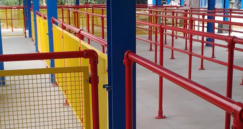 Separation Queue Railing Kee Klamp® Galvanised Slip-on Fittings & Components - Kee Safety